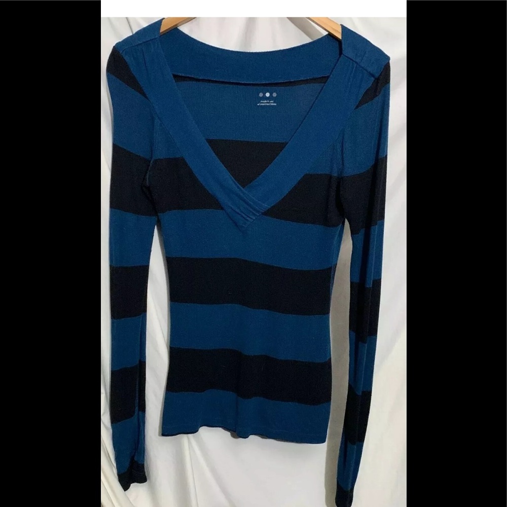 Three dots Blue Black Stripe v-neck ribbed shirt